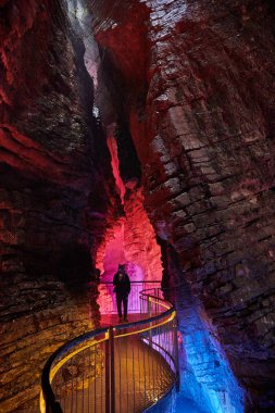 Şelale Varone mağara Garda Gölü, Varone, Trentino Alto Adige, İtalya gorge görünümünü yakın park