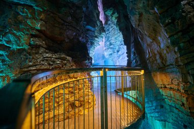 Şelale Varone mağara Garda Gölü, Varone, Trentino Alto Adige, İtalya gorge görünümünü yakın park
