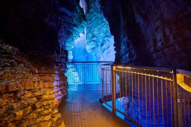 Şelale Varone mağara Garda Gölü, Varone, Trentino Alto Adige, İtalya gorge görünümünü yakın park