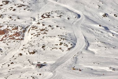 Kış manzarası, Val Senales İtalyan buzul kayak merkezi güneşli gün, İtalyan Alpleri Panoraması