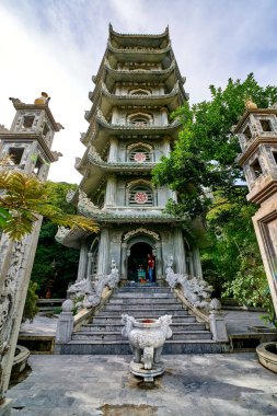 Da Nang, Vietnam-03 Aralık 2014: Pagoda mermer dağlarda Danang, Vietnam