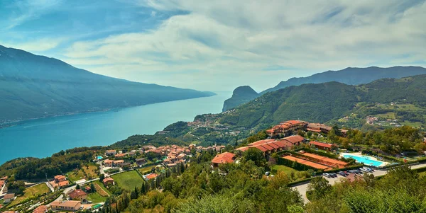 Pohled Jezero Garda Tremosine Italy Panorama Nádherný Gardské Jezero Obklopené — Stock fotografie