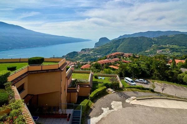 Lake Garda Tremosine Italy Panorama Bahar Bulutlu Bir Günde Güçlü — Stok fotoğraf