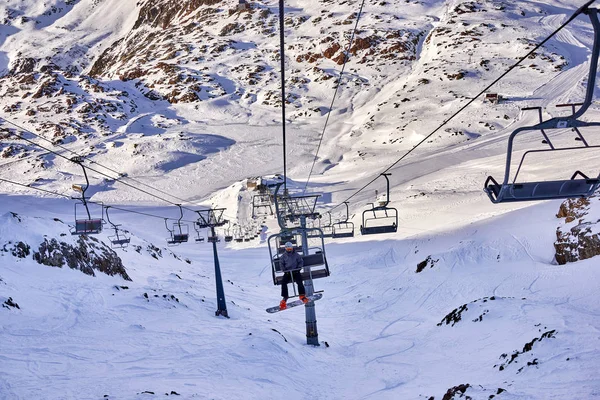 Sciatori Sugli Impianti Risalita Sciatori Sulle Piste Nella Stazione Sciistica — Foto Stock