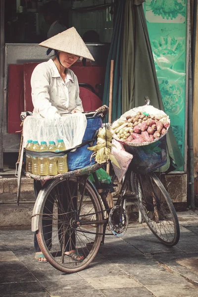 Hanoj Vietnam Listopadu 2014 Neidentifikovaný Dodavatele Trhu Městě Hanoj Vietnamských — Stock fotografie