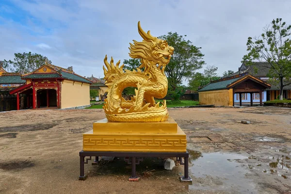Estatua Dragón Oro Ciudadela Palacio Real Imperial Ciudad Prohibida Hue —  Fotos de Stock