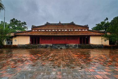 Minh Mang İmparator mezarı, Milli parkta Hue, Vietnam A Unesco Dünya Mirası yağmurlu bir gün içinde