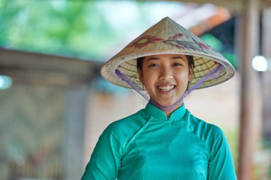 Hue, Vietnam-02 Aralık 2014: Vietnam kültür geleneksel kıyafet, vintage tarzı, Vietnam ile güzel kadın