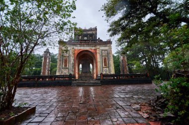İmparatorluk mezar Duc İmparator Tu renk tonu, Vietnam.A Unesco Dünya mirası bir yağmurlu günde
