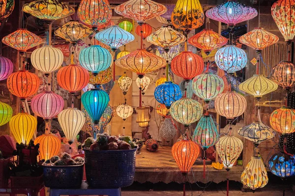 Hoi An, Vietnam, geceleri renkli fenerler