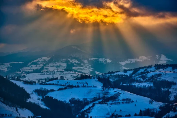 Zimní Barevný Západ Slunce Úžasné Krajina Holbav Sedmihradsko Rumunsko Evropa — Stock fotografie
