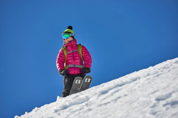 Sinaia Rumania Febrero 2015 Joven Esquiadora Cabalga Por Ladera Día — Foto de Stock