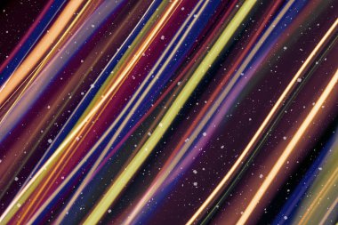 Ufuk bokeh ile arka plan ışıklar, düşen kar etkisi ile odaklanmamış arka plan üzerinde renkli bokeh soyut bulanık