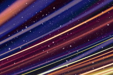 Ufuk bokeh ile arka plan ışıklar, düşen kar etkisi ile odaklanmamış arka plan üzerinde renkli bokeh soyut bulanık