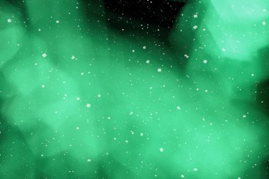 Yeşil arka plan ile ufuk bokeh ışıklar, düşen kar etkisi ile odaklanmamış arka plan üzerinde renkli bokeh soyut bulanık