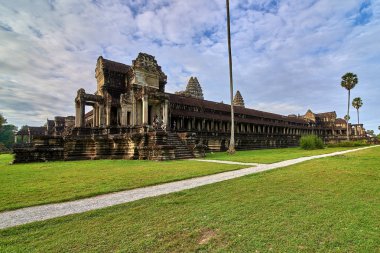 Siem Reap, Kamboçya - 13 Aralık 2014:View gündoğumu vasıl Angkor Wat, Arkeoloji Parkı Siem Reap, Kamboçya UNESCO Dünya Miras Listesi '