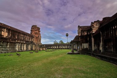 Siem Reap, Kamboçya - 13 Aralık 2014:View gündoğumu vasıl Angkor Wat, Arkeoloji Parkı Siem Reap, Kamboçya UNESCO Dünya Miras Listesi '