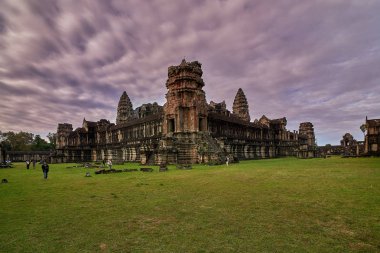Siem Reap, Kamboçya - 13 Aralık 2014:View gündoğumu vasıl Angkor Wat, Arkeoloji Parkı Siem Reap, Kamboçya UNESCO Dünya Miras Listesi '