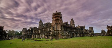 Siem Reap, Kamboçya - 13 Aralık 2014:View gündoğumu vasıl Angkor Wat, Arkeoloji Parkı Siem Reap, Kamboçya UNESCO Dünya Miras Listesi '