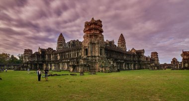 Siem Reap, Kamboçya - 13 Aralık 2014:View gündoğumu vasıl Angkor Wat, Arkeoloji Parkı Siem Reap, Kamboçya UNESCO Dünya Miras Listesi '