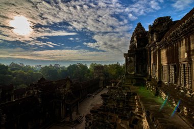 Siem Reap, Kamboçya - 13 Aralık 2014:View gündoğumu vasıl Angkor Wat, Arkeoloji Parkı Siem Reap, Kamboçya UNESCO Dünya Miras Listesi '