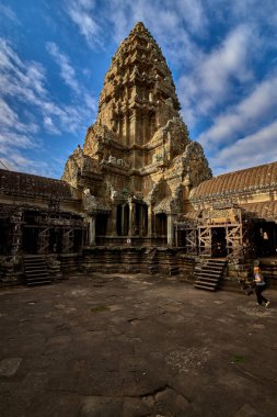 Siem Reap, Kamboçya - 13 Aralık 2014:View gündoğumu vasıl Angkor Wat, Arkeoloji Parkı Siem Reap, Kamboçya UNESCO Dünya Miras Listesi '