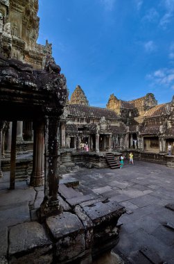Siem Reap, Kamboçya - 13 Aralık 2014:View gündoğumu vasıl Angkor Wat, Arkeoloji Parkı Siem Reap, Kamboçya UNESCO Dünya Miras Listesi '