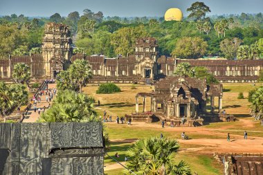Siem Reap, Kamboçya - 13 Aralık 2014:View gündoğumu vasıl Angkor Wat, Arkeoloji Parkı Siem Reap, Kamboçya UNESCO Dünya Miras Listesi '