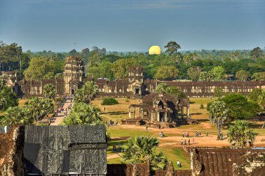 Siem Reap, Kamboçya - 13 Aralık 2014:View gündoğumu vasıl Angkor Wat, Arkeoloji Parkı Siem Reap, Kamboçya UNESCO Dünya Miras Listesi '