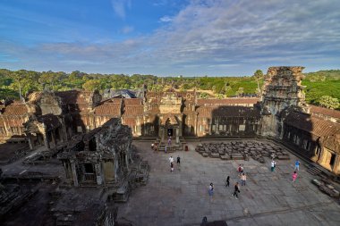 Siem Reap, Kamboçya - 13 Aralık 2014:View gündoğumu vasıl Angkor Wat, Arkeoloji Parkı Siem Reap, Kamboçya UNESCO Dünya Miras Listesi '
