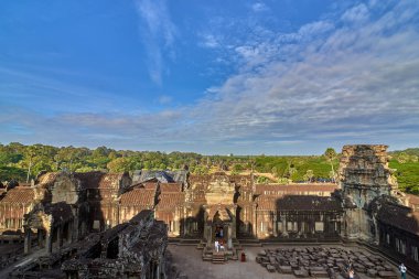 Siem Reap, Kamboçya - 13 Aralık 2014:View gündoğumu vasıl Angkor Wat, Arkeoloji Parkı Siem Reap, Kamboçya UNESCO Dünya Miras Listesi '