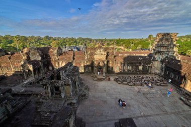 Siem Reap, Kamboçya - 13 Aralık 2014:View gündoğumu vasıl Angkor Wat, Arkeoloji Parkı Siem Reap, Kamboçya UNESCO Dünya Miras Listesi '