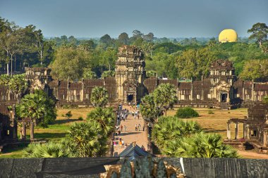 Siem Reap, Kamboçya - 13 Aralık 2014:View gündoğumu vasıl Angkor Wat, Arkeoloji Parkı Siem Reap, Kamboçya UNESCO Dünya Miras Listesi '