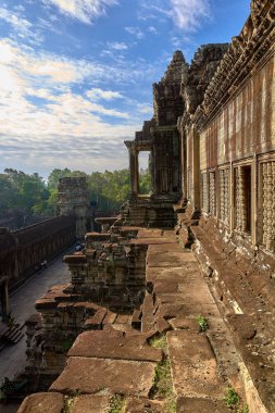 Siem Reap, Kamboçya - 13 Aralık 2014:View gündoğumu vasıl Angkor Wat, Arkeoloji Parkı Siem Reap, Kamboçya UNESCO Dünya Miras Listesi '