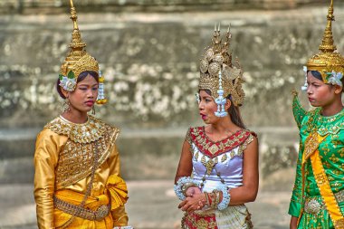 Siem Reap, Kamboçya - 13 Aralık 2014: Angkor Wat, Apsara dans dansçılar Kamboçyalılar Apsara Kamboçya, Arkeoloji Parkı Siem Reap, Kamboçya Unesco Dünya Mirası'eski klasik dans şeklidir