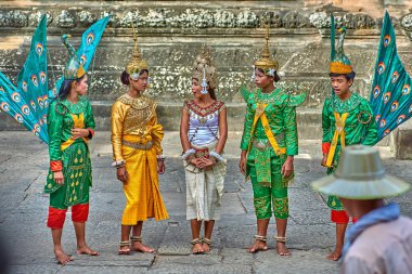 Siem Reap, Kamboçya - 13 Aralık 2014: Angkor Wat, Apsara dans dansçılar Kamboçyalılar Apsara Kamboçya, Arkeoloji Parkı Siem Reap, Kamboçya Unesco Dünya Mirası'eski klasik dans şeklidir