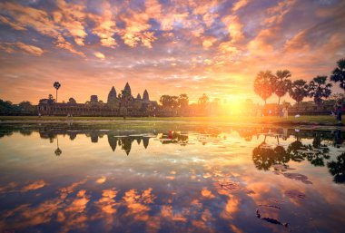 Siem Reap, Kamboçya - 13 Aralık 2014:View gündoğumu vasıl Angkor Wat, Arkeoloji Parkı Siem Reap, Kamboçya UNESCO Dünya Miras Listesi '