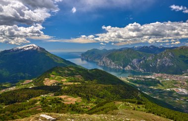 Monte Stivo Arco, Riva, Nago-Torbole Lake Garda, İtalya, görünümünün üst için popüler yerlerinden Avrupa'da seyahat. İtalyan Dolomitler'in panoramik manzaralar
