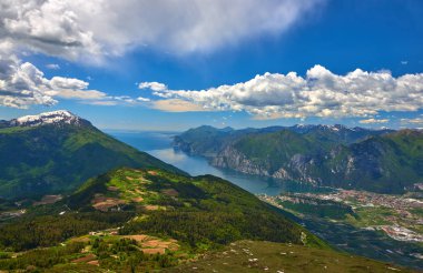 Monte Stivo Arco, Riva, Nago-Torbole Lake Garda, İtalya, görünümünün üst için popüler yerlerinden Avrupa'da seyahat. İtalyan Dolomitler'in panoramik manzaralar