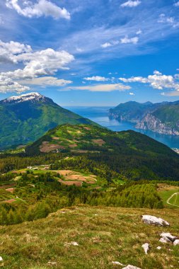 Monte Stivo Arco, Riva, Nago-Torbole Lake Garda, İtalya, görünümünün üst için popüler yerlerinden Avrupa'da seyahat. İtalyan Dolomitler'in panoramik manzaralar