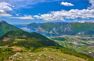Monte Stivo Arco, Riva, Nago-Torbole Lake Garda, İtalya, görünümünün üst için popüler yerlerinden Avrupa'da seyahat. İtalyan Dolomitler'in panoramik manzaralar
