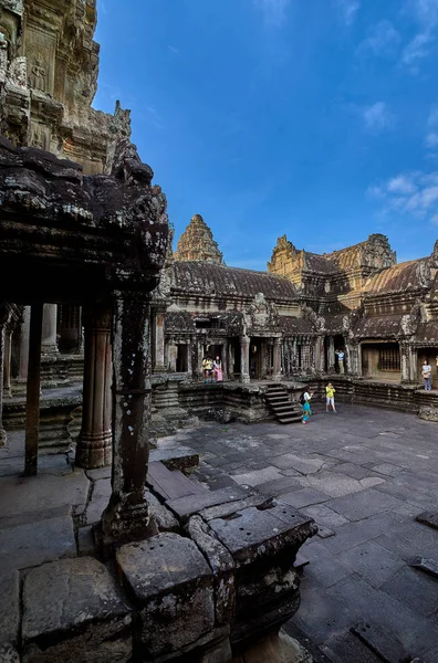Siem Reap, Kamboçya - 13 Aralık 2014:View gündoğumu vasıl Angkor Wat, Arkeoloji Parkı Siem Reap, Kamboçya UNESCO Dünya Miras Listesi '