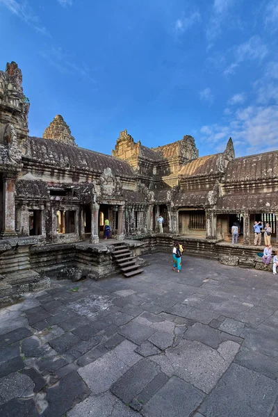 Siem Reap, Kamboçya - 13 Aralık 2014:View gündoğumu vasıl Angkor Wat, Arkeoloji Parkı Siem Reap, Kamboçya UNESCO Dünya Miras Listesi '