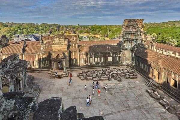 Siem Reap, Kamboçya - 13 Aralık 2014:View gündoğumu vasıl Angkor Wat, Arkeoloji Parkı Siem Reap, Kamboçya UNESCO Dünya Miras Listesi '