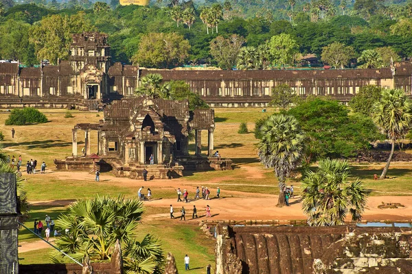 Siem Reap, Kamboçya - 13 Aralık 2014:View gündoğumu vasıl Angkor Wat, Arkeoloji Parkı Siem Reap, Kamboçya UNESCO Dünya Miras Listesi '