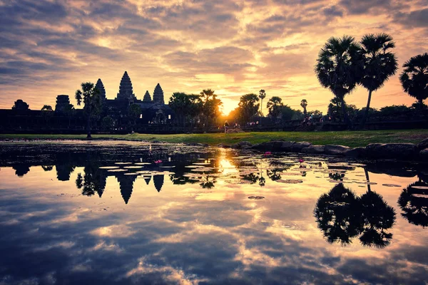 Widok Angkor Wat Wschodzie Słońca Park Archeologiczny Siem Reap Kambodża — Zdjęcie stockowe