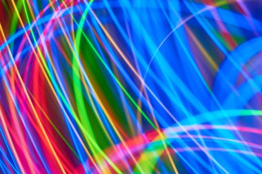 Mavi bokeh arka ışık plan ve doku, bulanık renkli bokeh soyut odaklanmamış arka planda, renkli ışık, uzun pozlama hareket ışıklar