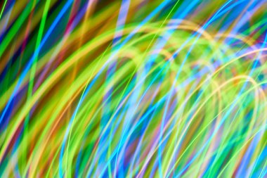 Mavi bokeh arka ışık plan ve doku, bulanık renkli bokeh soyut odaklanmamış arka planda, renkli ışık, uzun pozlama hareket ışıklar