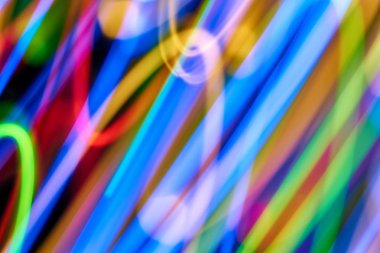 Renkli bokeh soyut odaklanmamış arka plan, renk bokeh arka plan ve doku, bulanık, şerit çizgileri uzun pozlama ile renk ve ışık hareketli