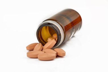 Tıp hapları. Tablet. Capsule.Pharmaceutical ilaç, Close-up yığını mavi, beyaz, sarı ve yeşil tablet - kapsül. Hap ve beyaz arka plan, çeşitli ilaç tıp tablet